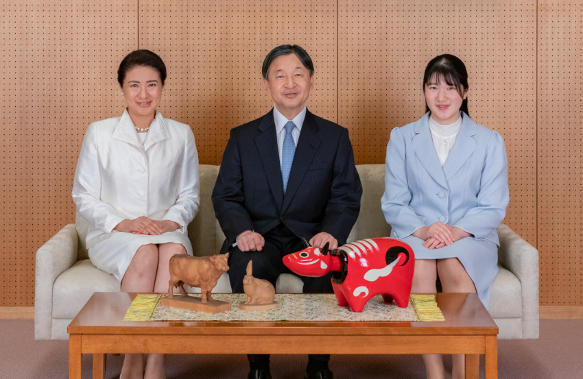 徳仁親王殿下 ご成年をお喜びの天皇ご一家 徳仁親王殿下 ご成年をお喜びの天皇ご一家
