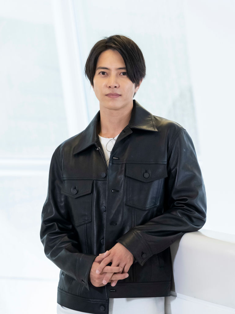 写真】山下智久「茶髪に金メッシュ」の新ヘアスタイルを大公開