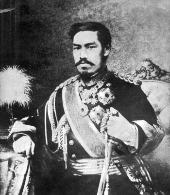 神武天皇立像 文化遺産オンライン