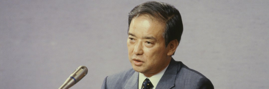 麻生副総理　海部元総理が会員の絵画の審査員のお方様の絵画です。 麻生副総理 海部元総理が会員の絵画の審査員のお方