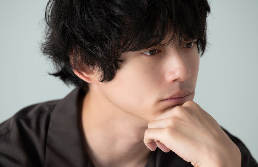 34  俳優 坂口健太郎 さん 掲載ページ 切り抜き 俳優・坂口健太郎の矜持「『わからない』を面白がれる人であり