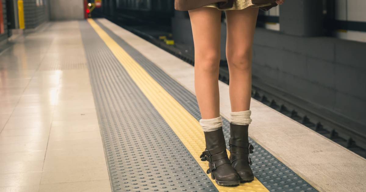 レストランでの刺激的な 隠し撮り写真集