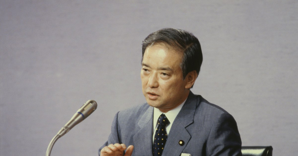 麻生副総理 海部元総理が会員の絵画の審査員のお方